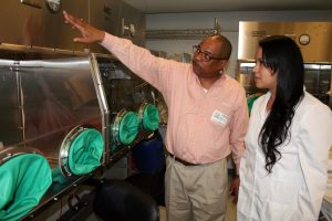 Alfred Evans shows student Carolina Galvan