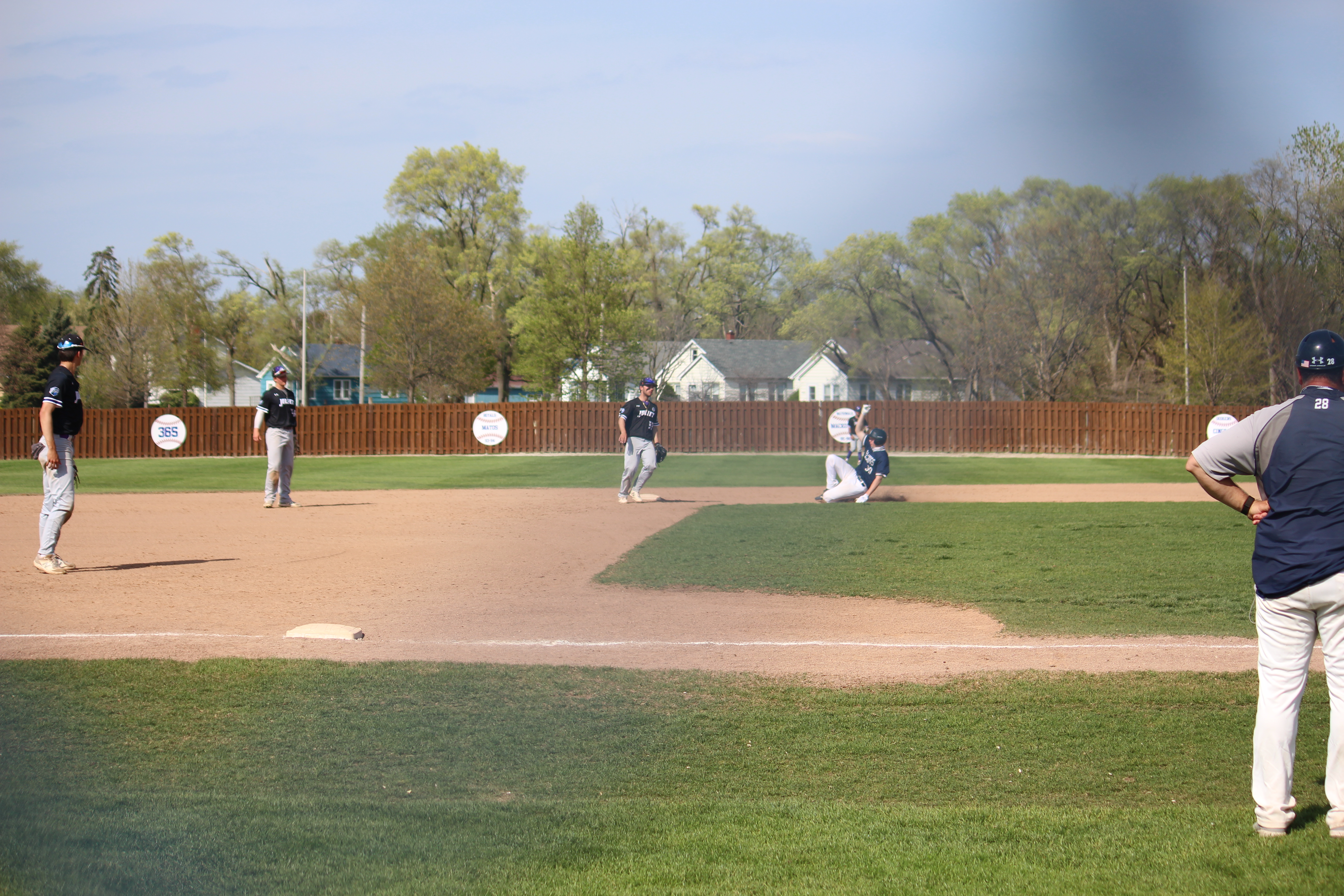 SSC runner sliding into 2nd