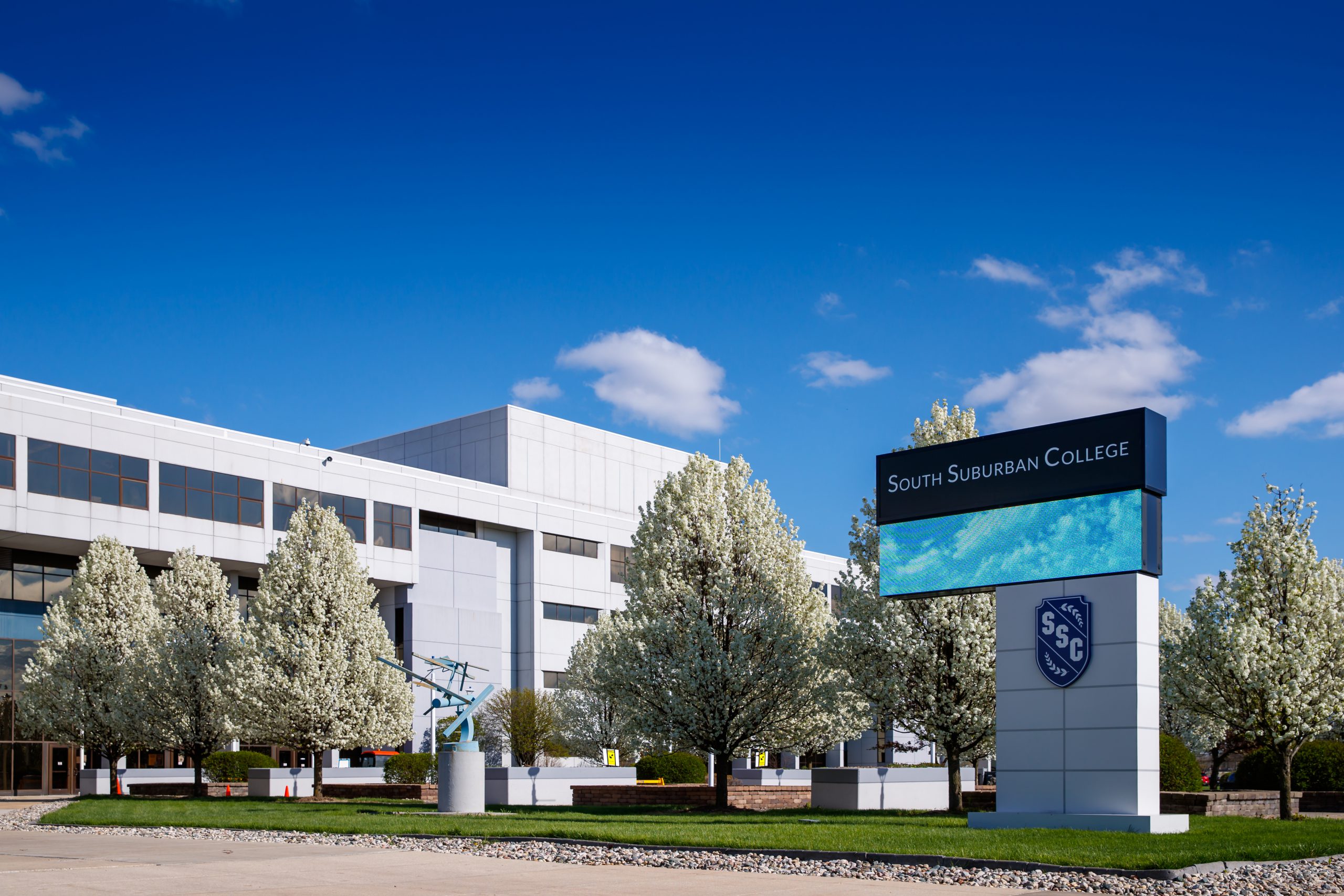 The exterior of South Suburban College in South Holland, IL