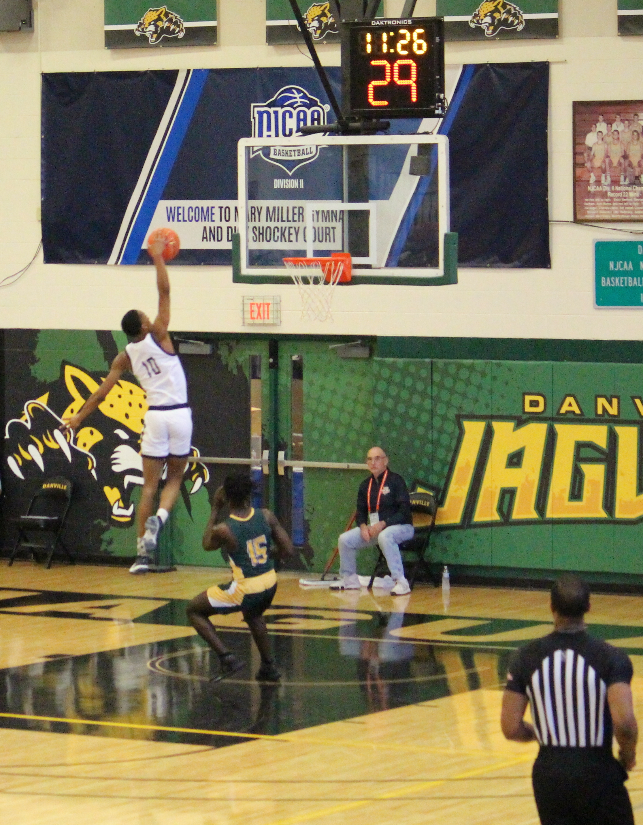 SSC Player with the Dunk Attempt