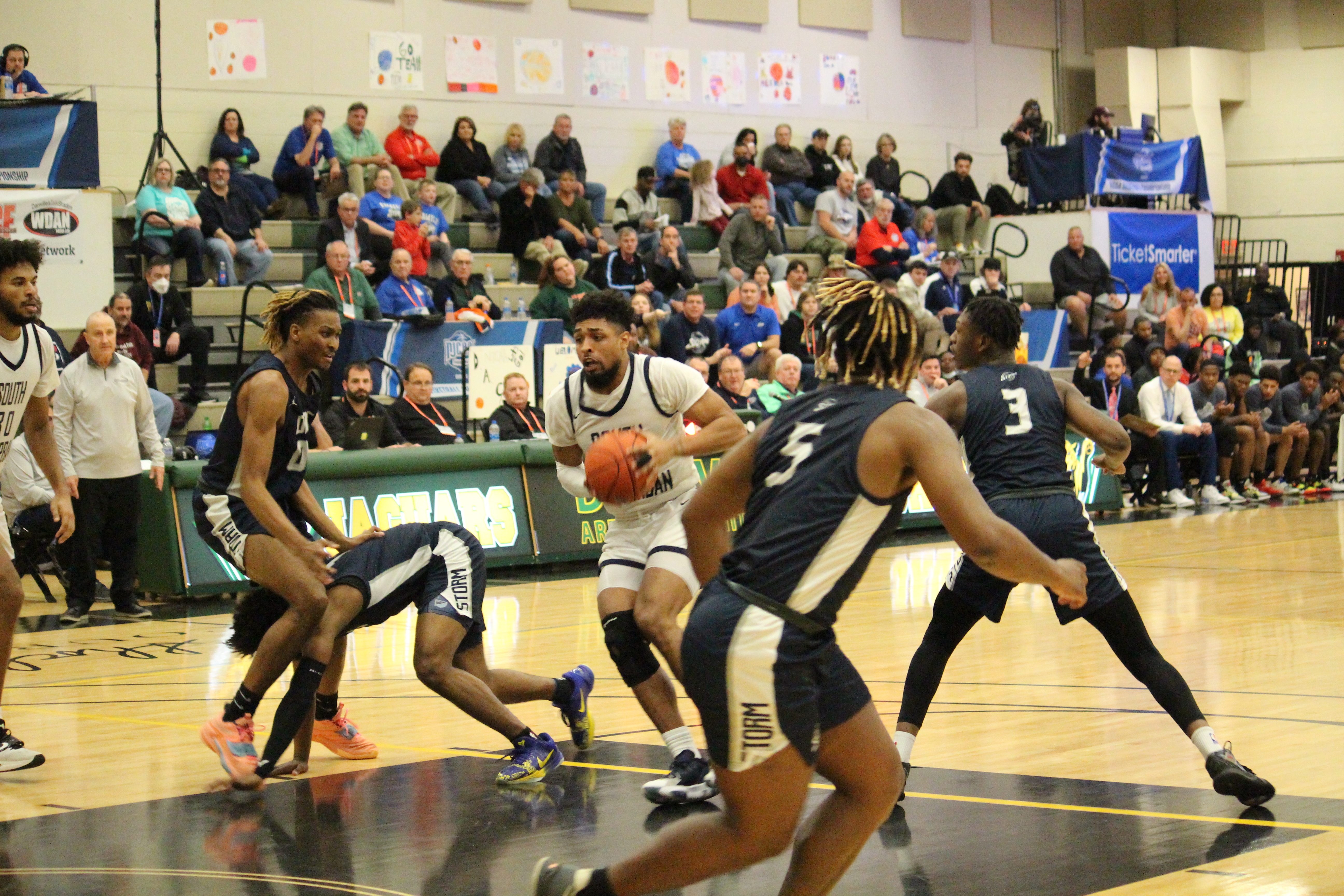 Bulldog No 11 with ball