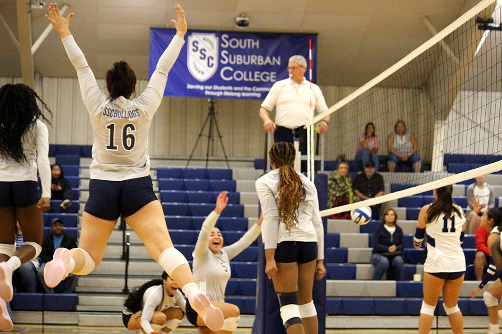 rotating-header-crop-lady-bulldogs-volleyball-match-vs-jjc-KCF-2025.09.03-3
