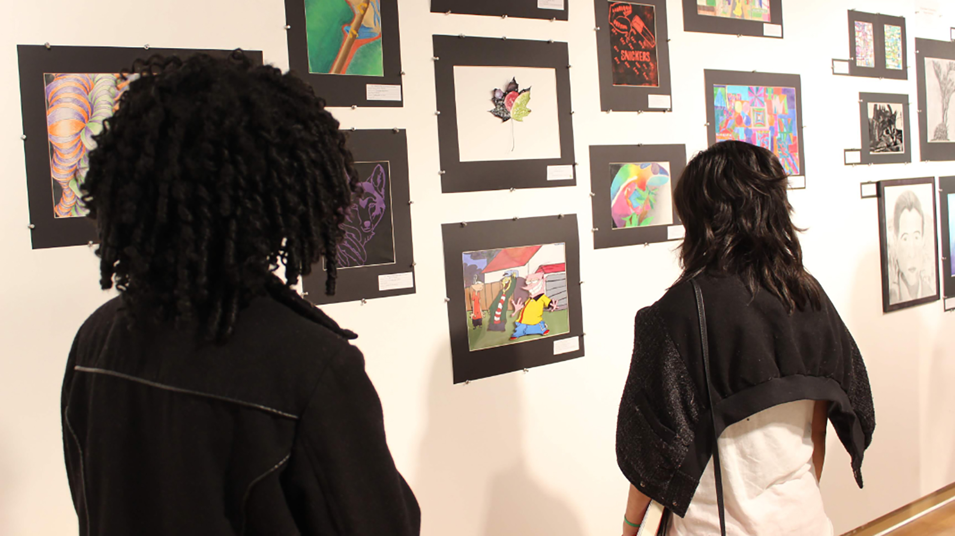 Students view art in gallery