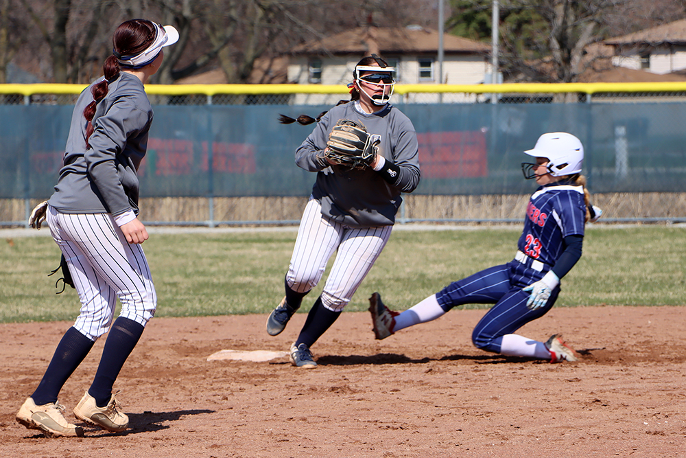rotating-header-crop-softball-2026-10